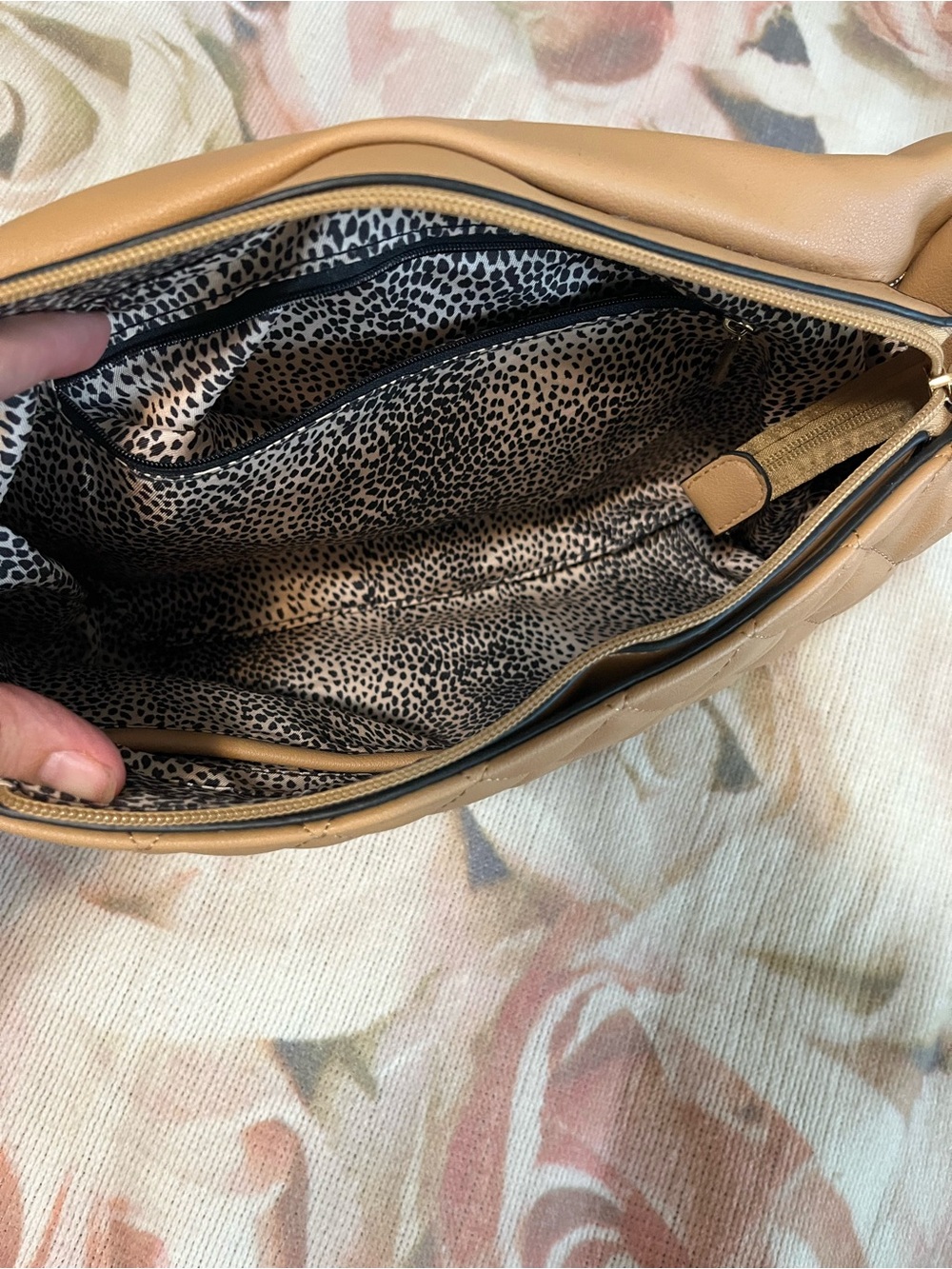 Quilted Shoulder Bag in Beige with Chain Strap - Picture 6 of 11